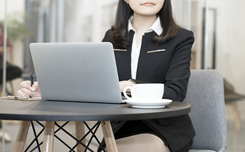 剛開始創(chuàng)業(yè)，注冊公司還是注冊個(gè)體工商戶？